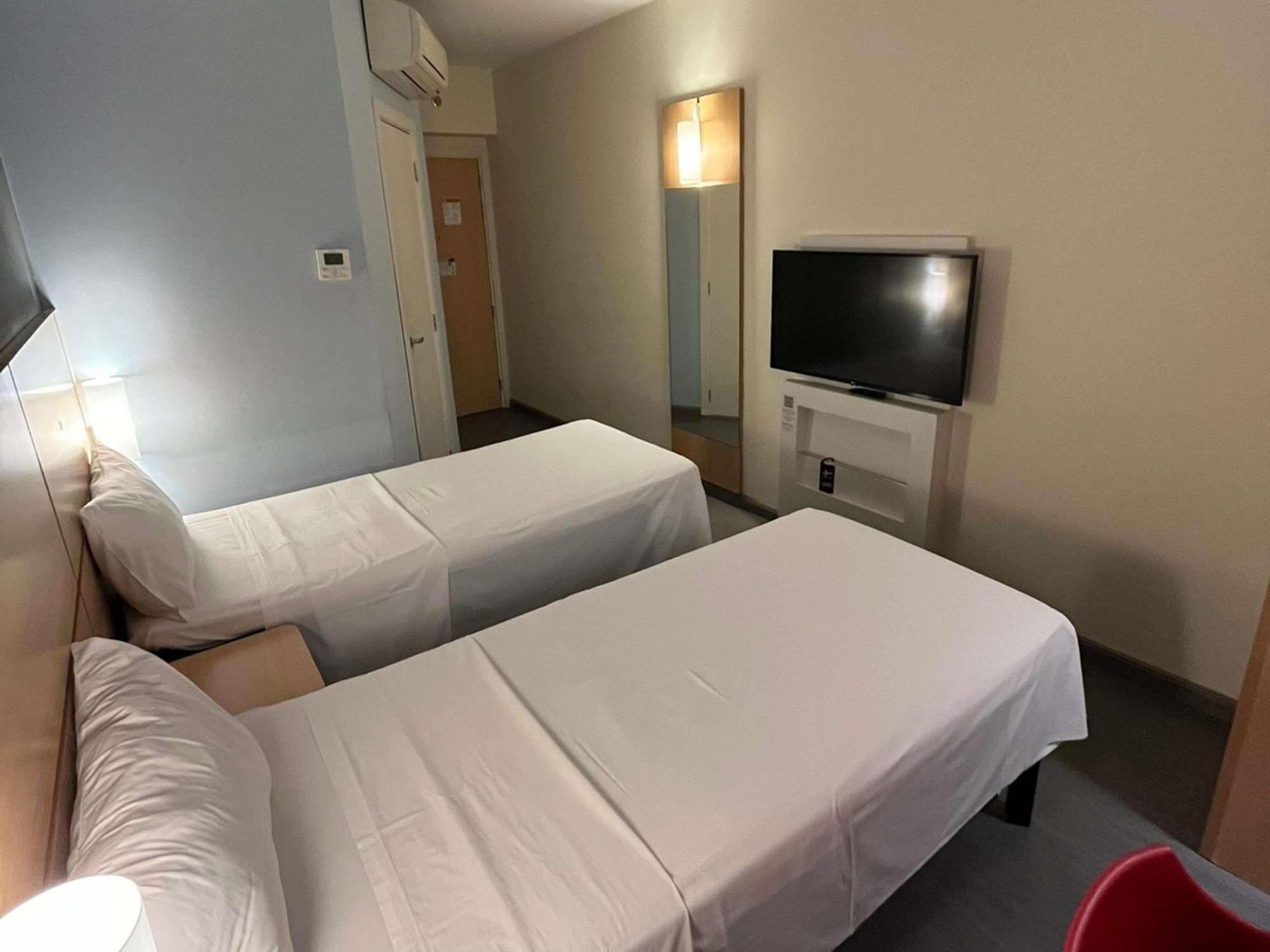 Ibis Catalao Hotel Eksteriør billede